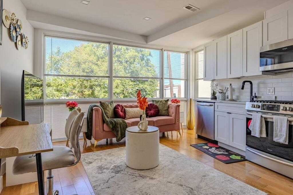 Apartment Stylish, Modern & Cozy *